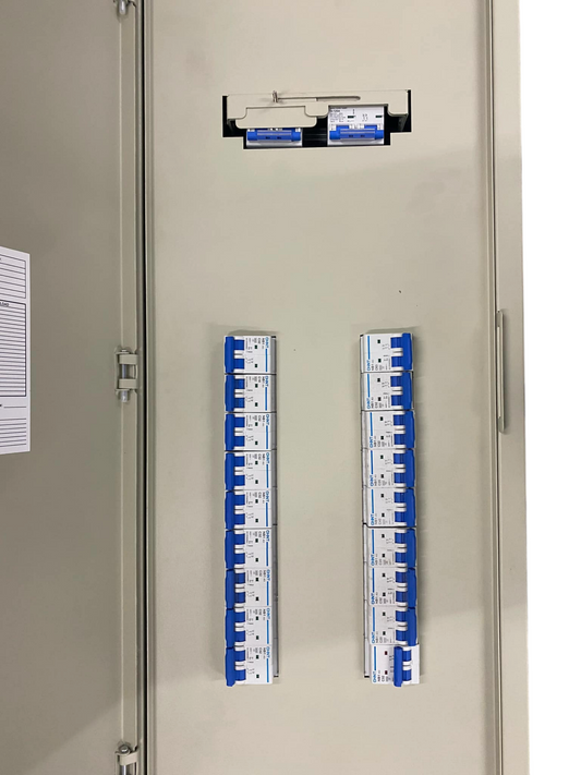 Chint MTS main breaker with 18 branches. Metal distribution panel with two columns of blue branch breakers and top main.