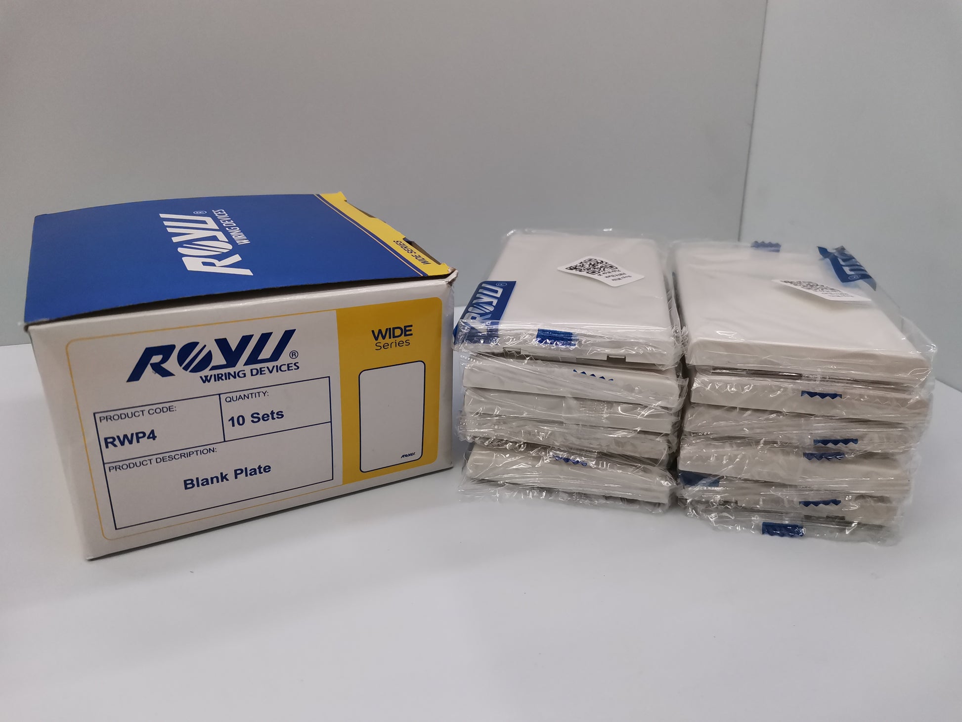 Royu white Blank Faceplate Cover Plate pack of 10 wall outlet blank plates stacked in box