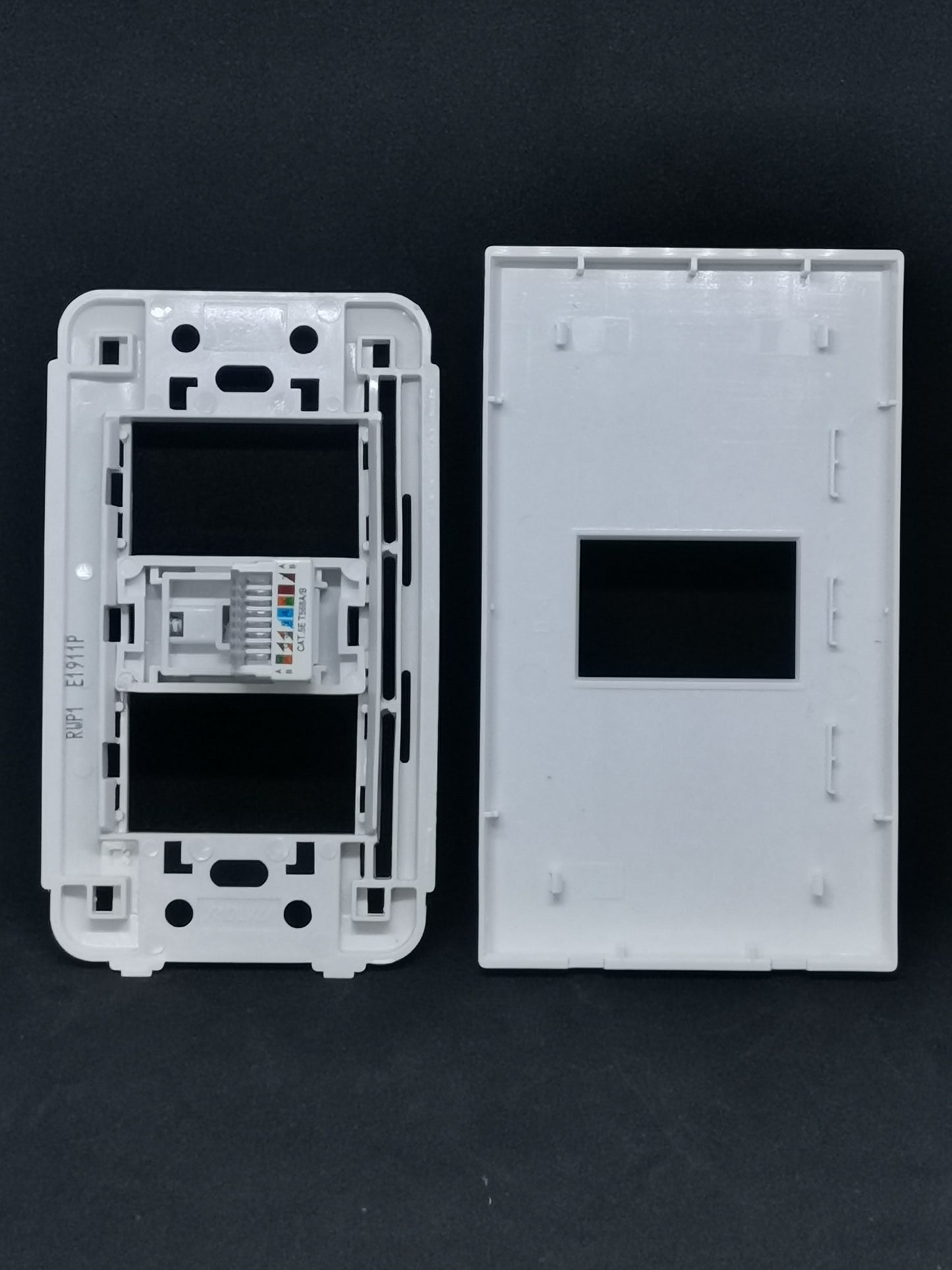 Royu 1 Gang LAN Outlet Cat5e white faceplate and mounting bracket showing keystone jack wiring