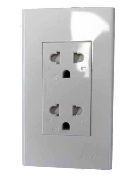 Royu white outlet with ground and plate for secure electrical connections