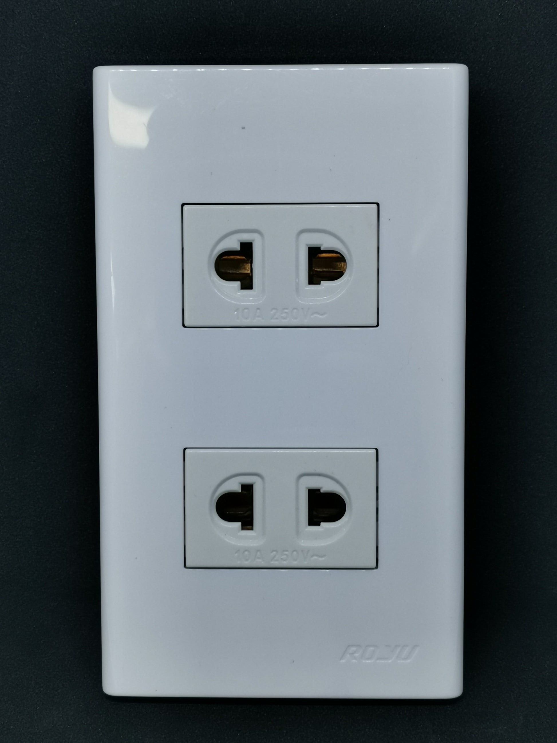 Royu 2 gang universal outlet with white dual socket electrical outlet for home use