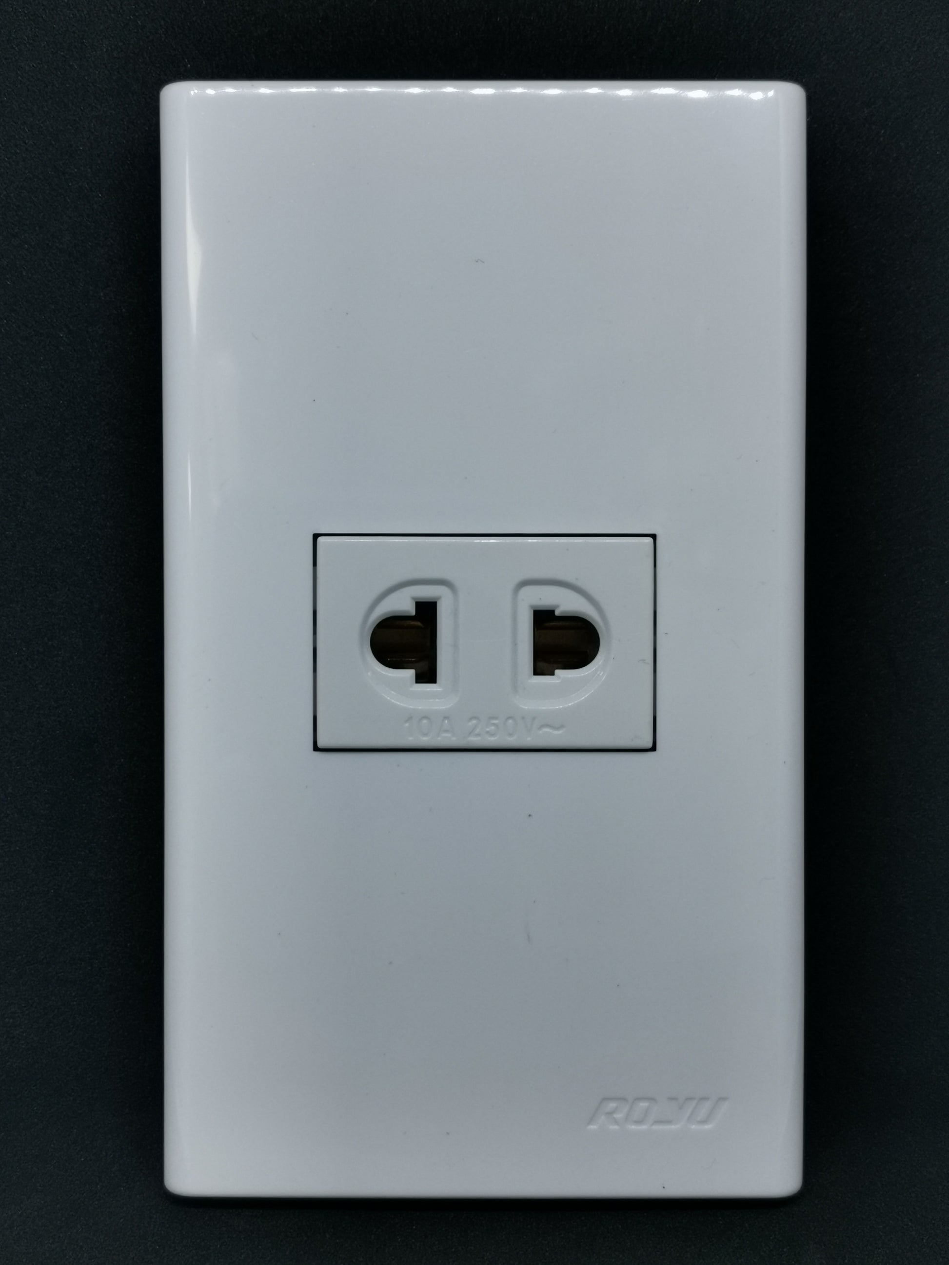 Royu 1 Gang Universal Outlet with Plate white single universal socket on glossy rectangular wall plate