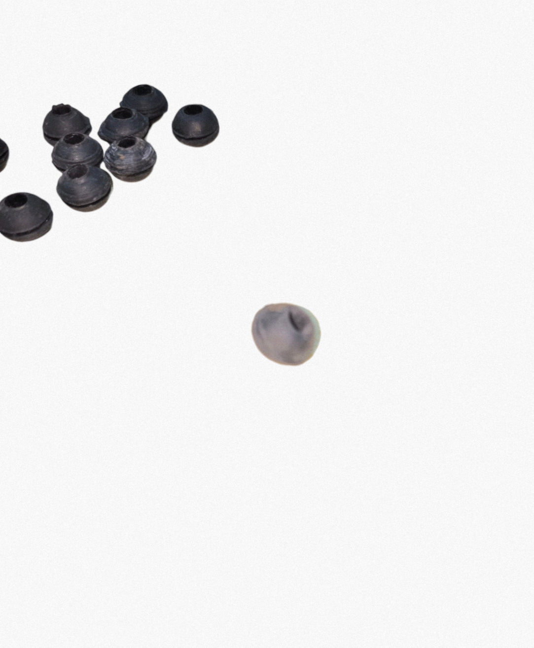 Black Rubber Gromet 1.5CM for cable management made in China, small round protective rings