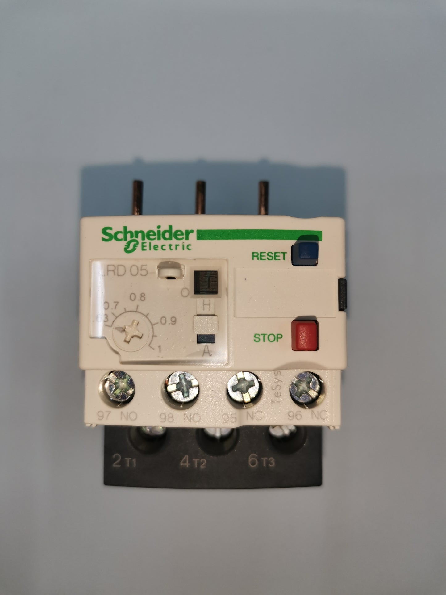 Overload Relay LRD05 Schneider Electric with reset and stop buttons for electrical circuit protection