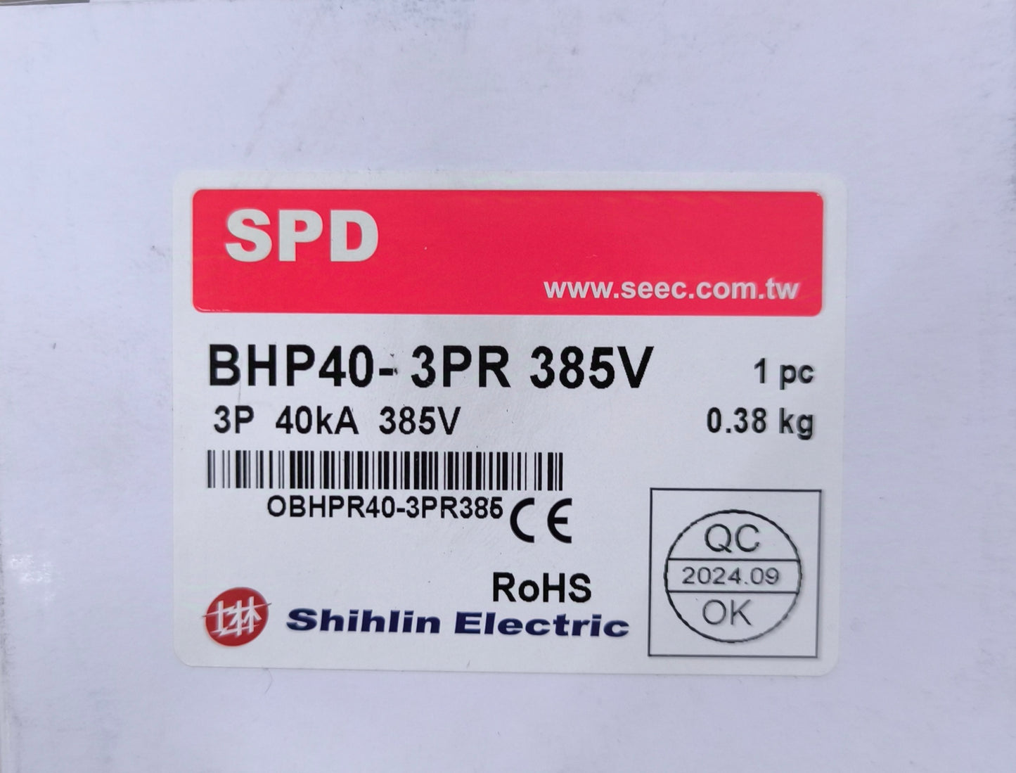 Shihlin 40kV Surge Protection Device label on uninterrupted power supply with 385V rating
