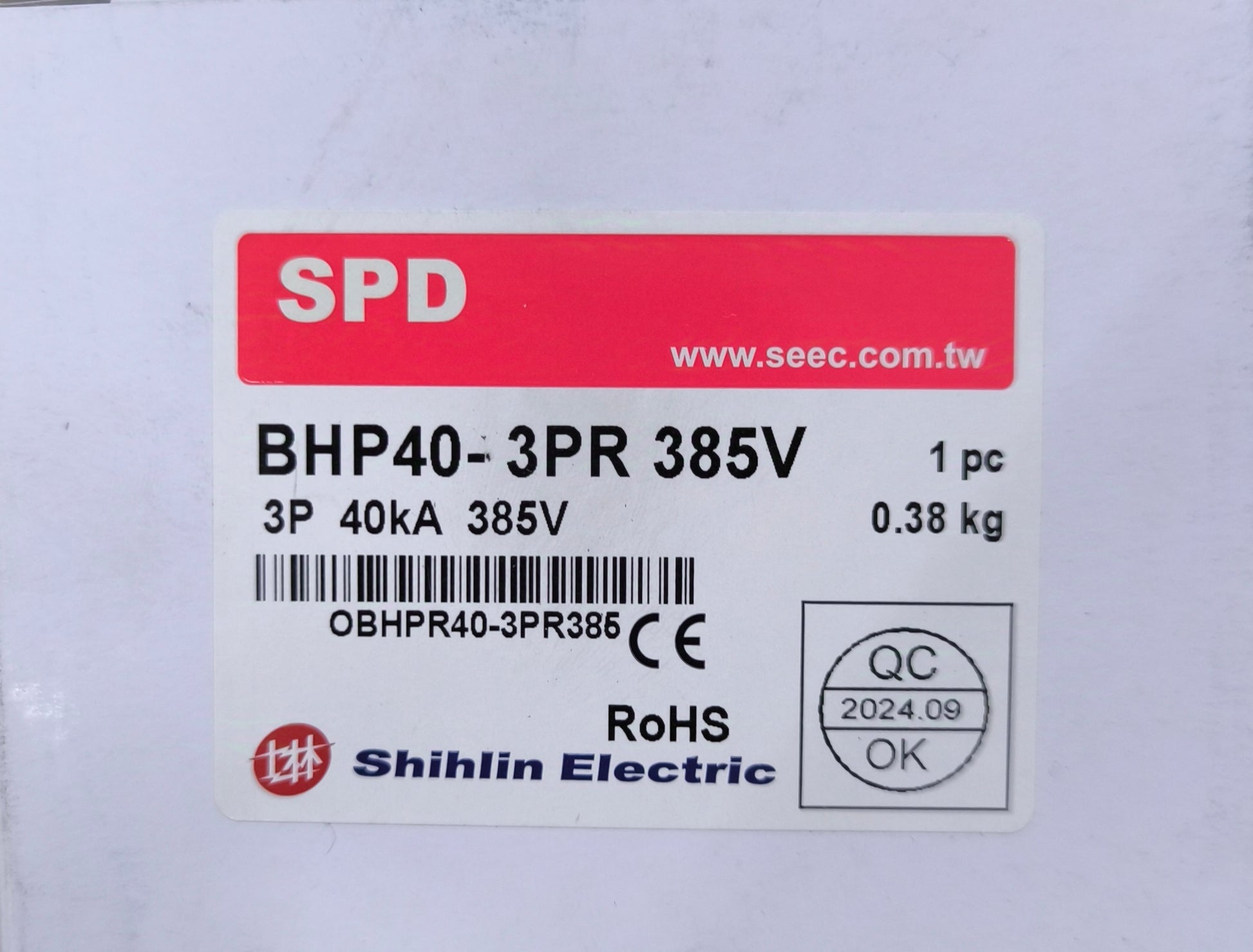 Shihlin 40kV Surge Protection Device label on uninterrupted power supply with 385V rating