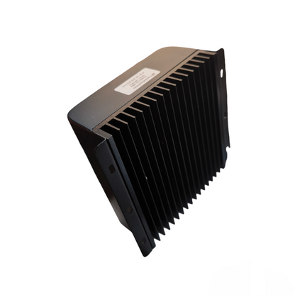 ZwitseRise 150A 48V DC solar charge controller with durable heat sink for efficient solar energy management