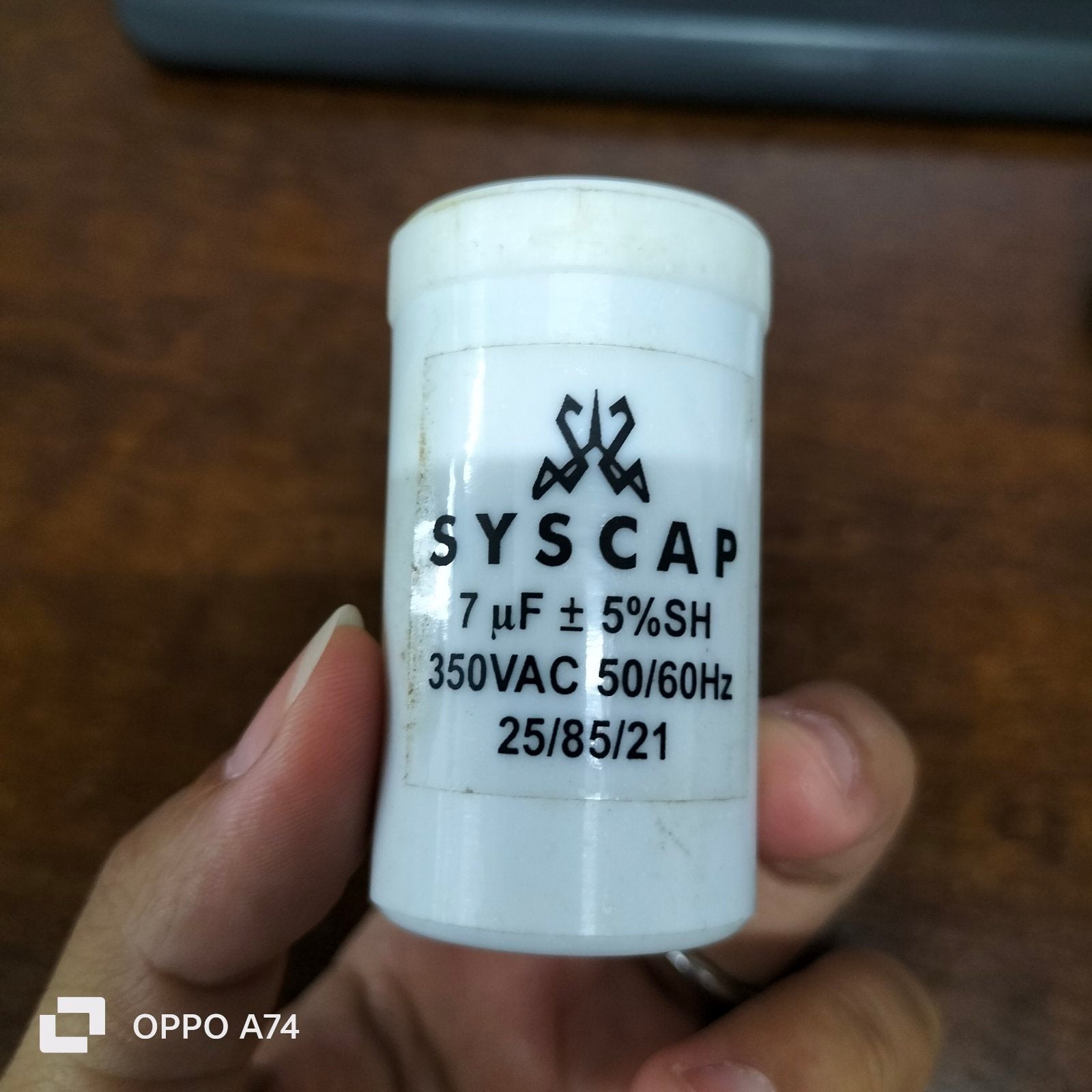 Syscap motor running capacitor 7uF 350V with specifications for electrical circuit applications