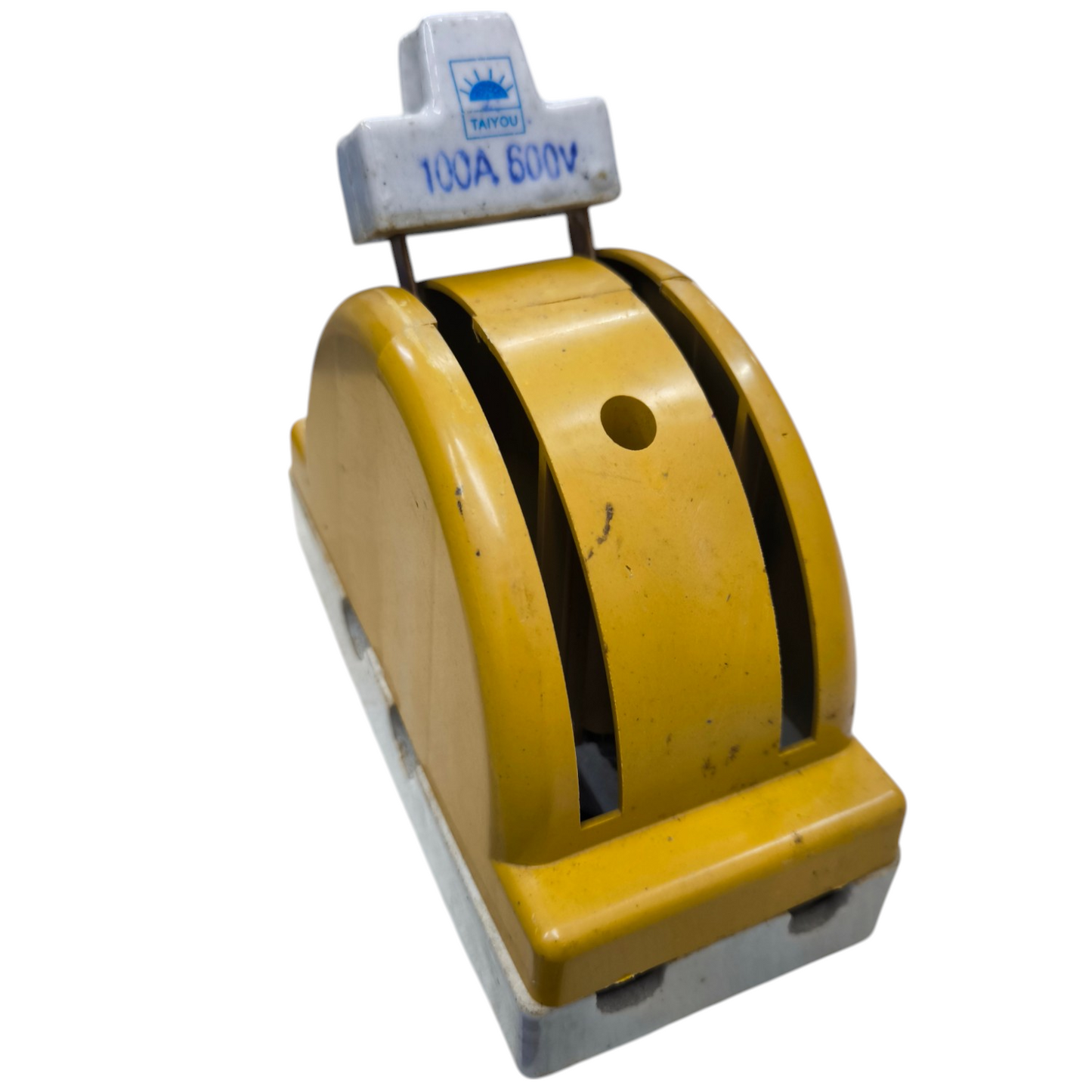 Yellow 2PDT transfer switch 600V with durable design for efficient power management