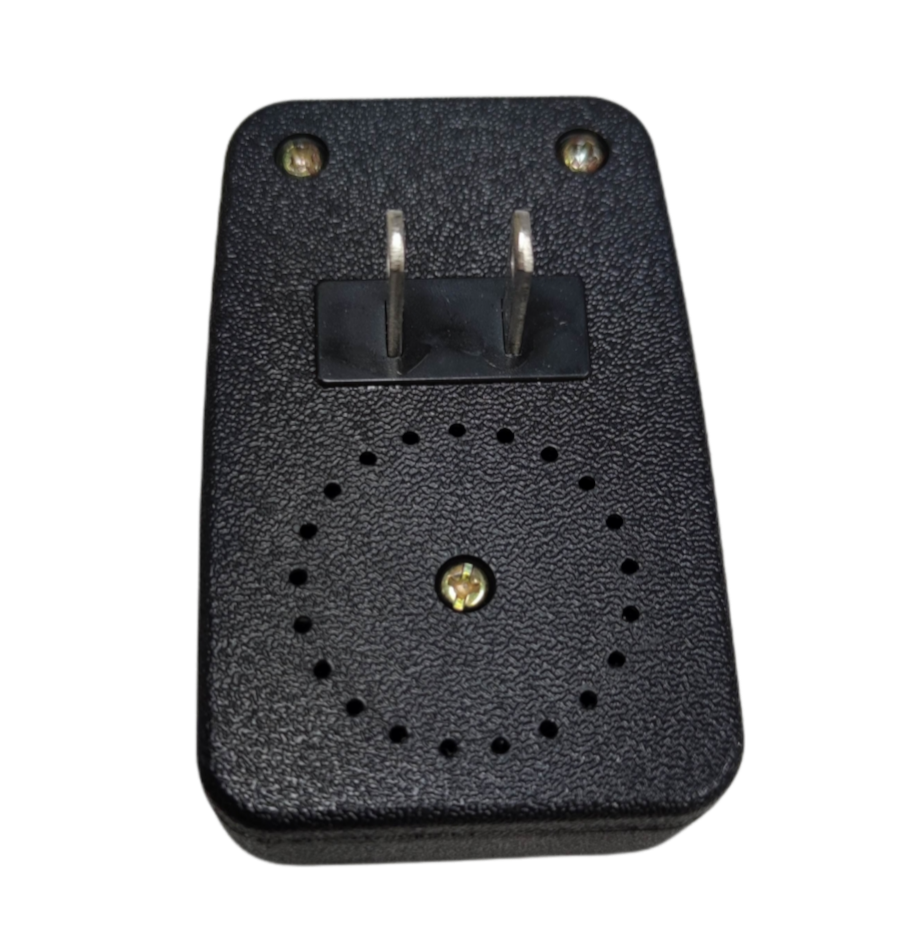 Power On Delay Tokina 10A 2000W black electrical power plug with ventilation holes