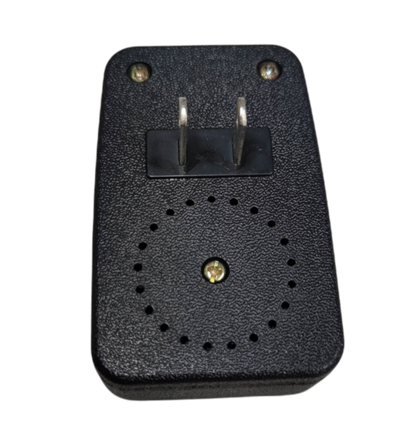 Power On Delay Tokina 10A 2000W black electrical power plug with ventilation holes