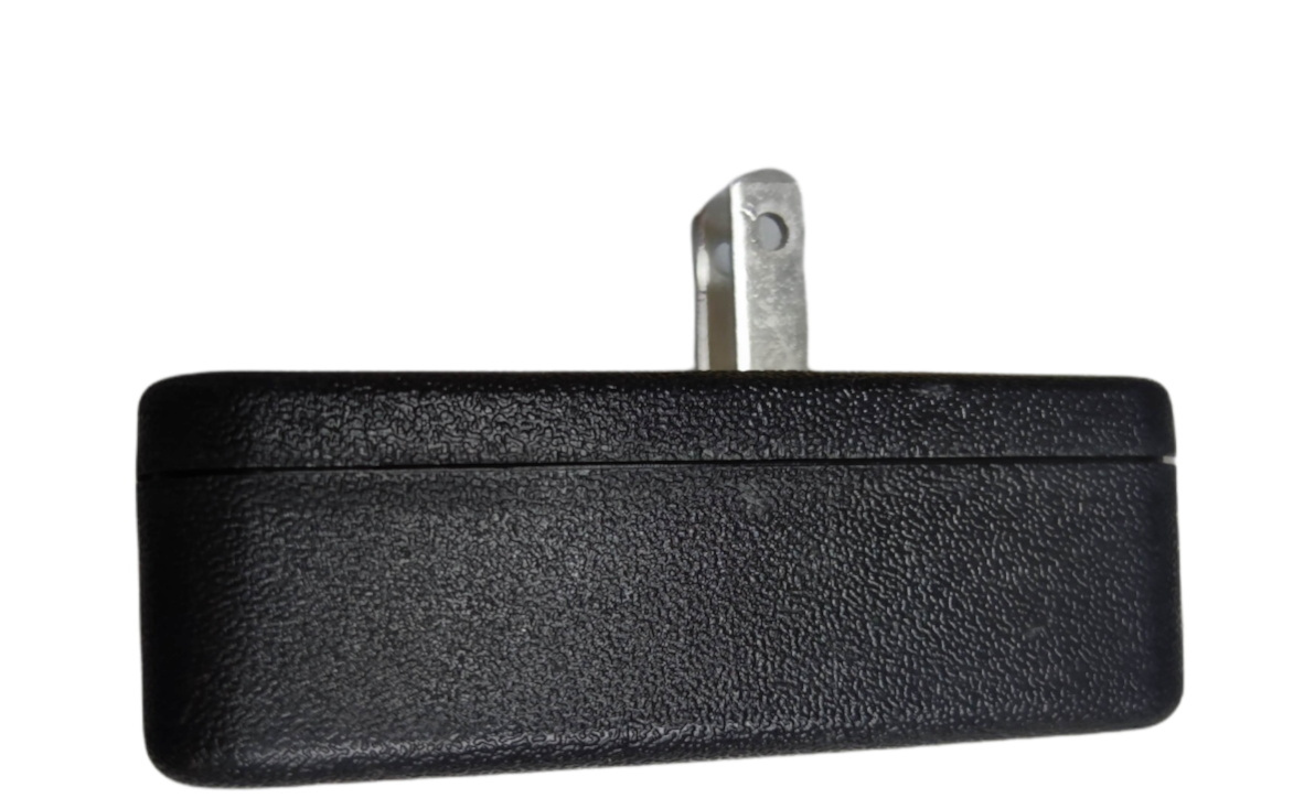 Power On Delay Tokina 10A 2000W black power plug with textured surface and metal prong