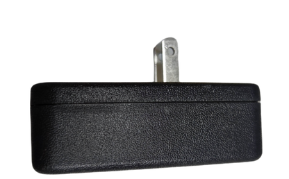 Power On Delay Tokina 10A 2000W black power plug with textured surface and metal prong