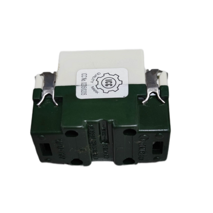 Omni Universal Outlet 10A 250V Classic Series power point component in green and white color