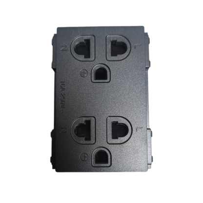 Omni universal outlet with ground 16A 250V featuring four sockets for versatile power access