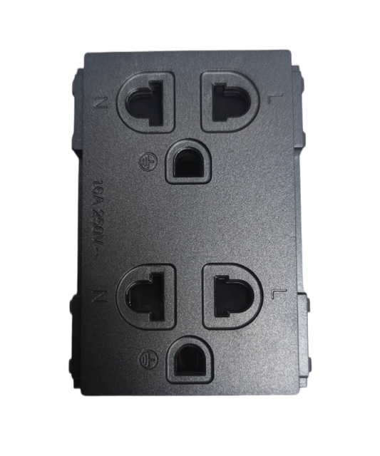 Omni universal outlet with ground 16A 250V featuring four sockets for versatile power access