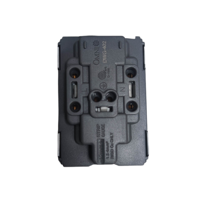 Omni universal outlet with ground 16A 250V for safe and versatile electrical connections