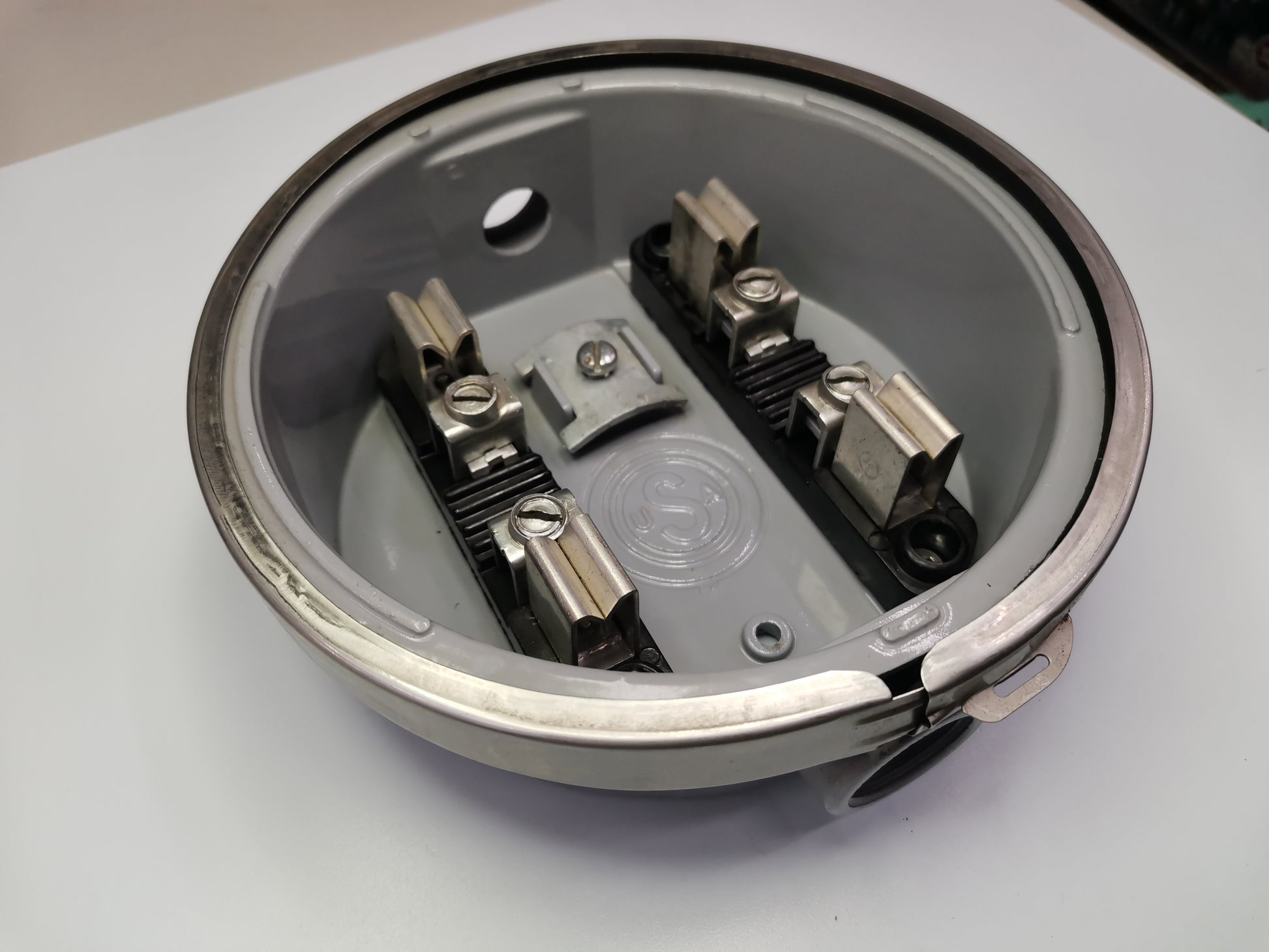 USA Round Meter Base 1 inch electrical meter socket with metal and plastic components