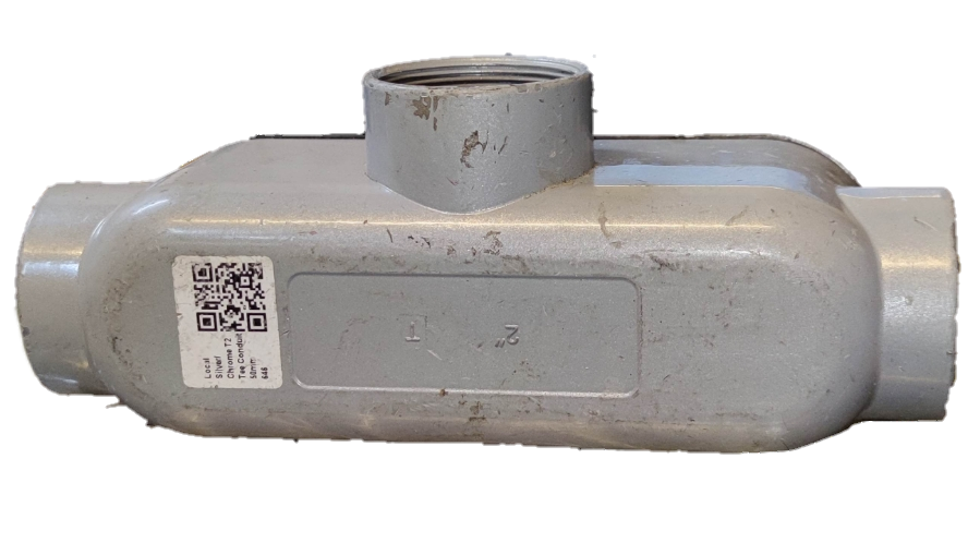 Local vendor conduit bodies threaded tee type electrical circuitry part in gray metal