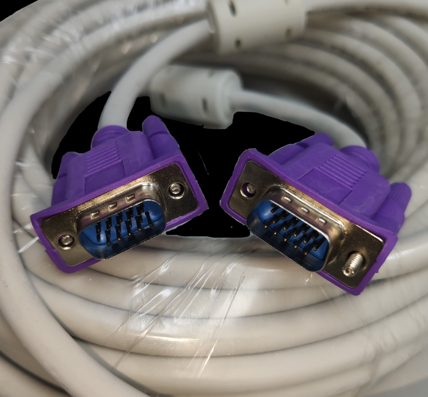 Grippes VGA Cable 15 Meters with purple connectors and white cable for video display connection
