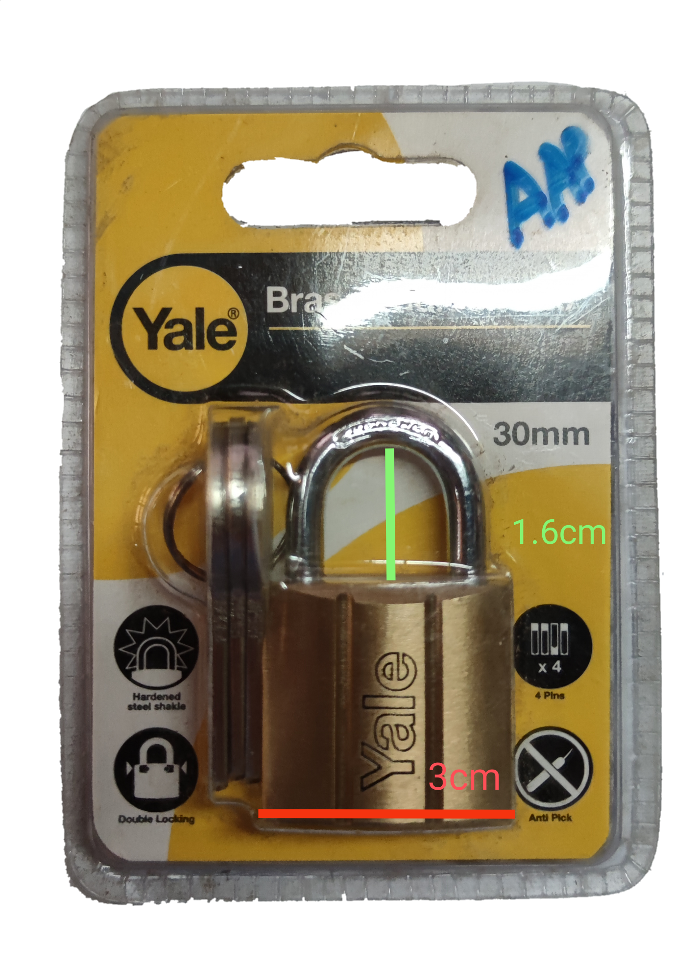 Yale Brass Padlock 140 with 30mm hardened steel shackle and double locking mechanism