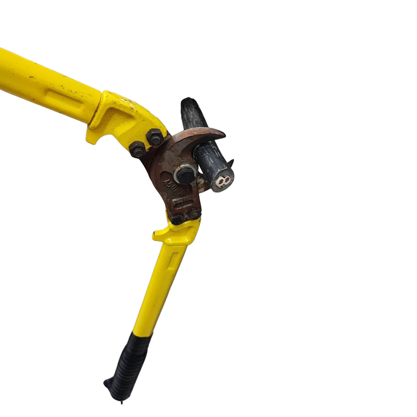 Yellow 18 inch bolt cutter cutting thick black cable with black handles from China